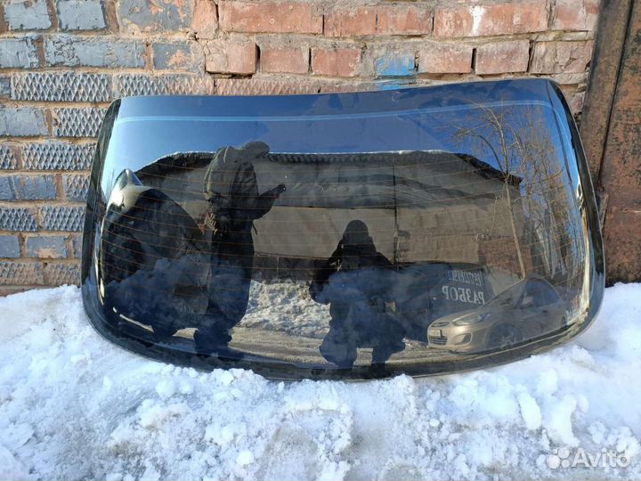 Заднее ветровое стекло Kia Spectra