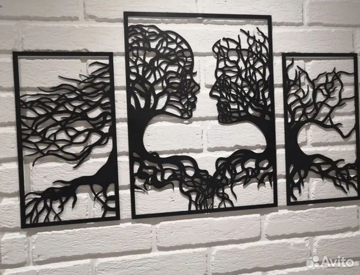 Резное панно из дерева