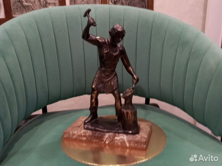 Бронзовая статуэтка