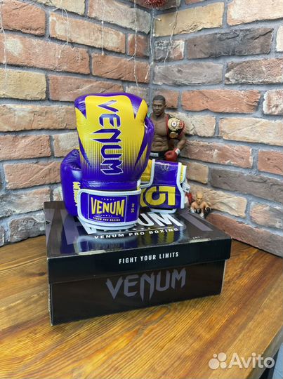 Лимитированные боксерские перчатки Venum Loma