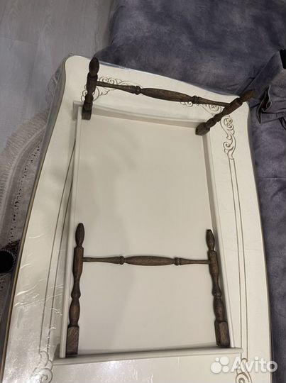 Поднос на ножках