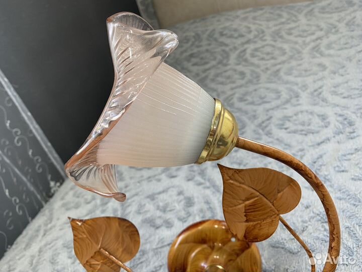 Люстра и светильник