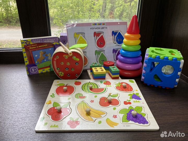 Развивающие игрушки для малышей пакетом