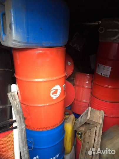 Бочки 50-60 литров. (200 л. нет и не будет)