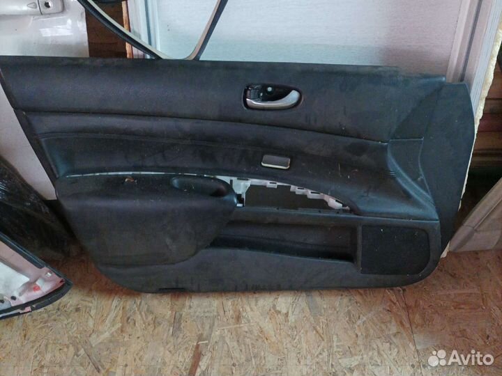 Обивка двери teana j32