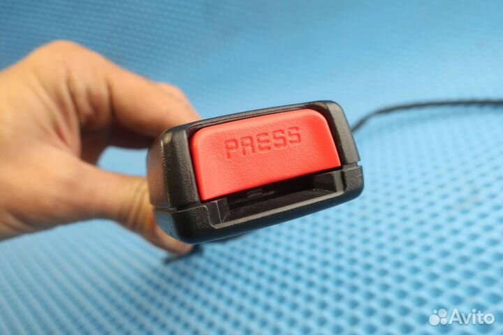 Ответная часть ремня безопасности передняя левая