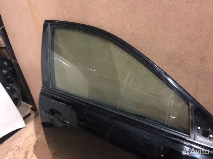 Стекло двери переднее правое Toyota Camry 40