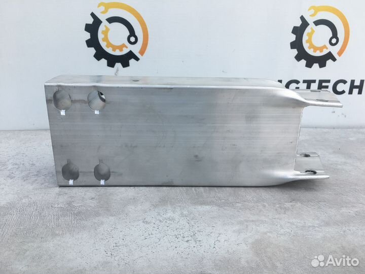 Кронштейн бампера Mercedes W213 A2136201600