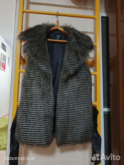 Жилетка женская 42