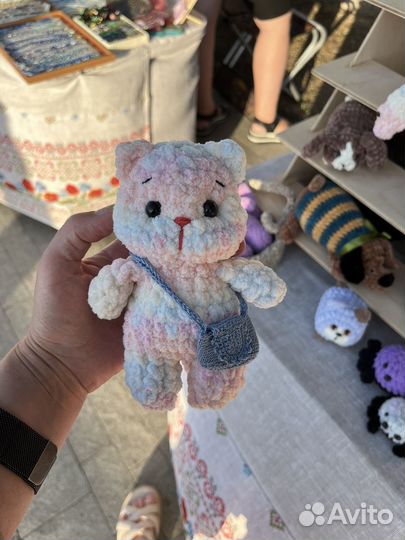 Вязаная игрушка Котик