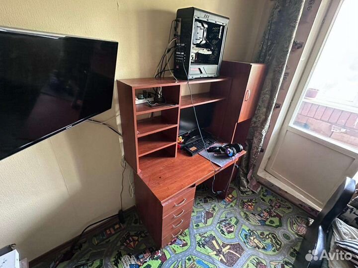 Компьютерный стол
