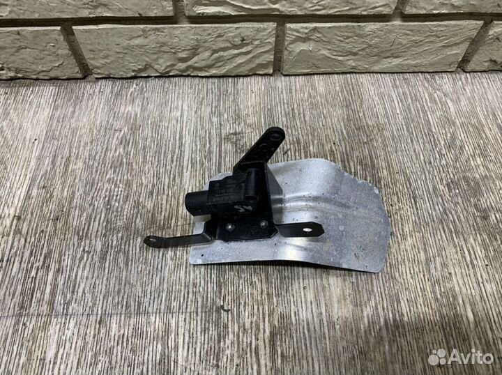 Skoda Octavia A5 Датчик регулировки дор. просвета