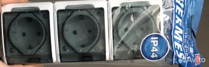 Розетка тройная влагозащищенная IEK