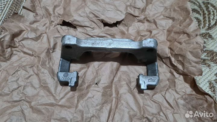 Скоба переднего суппорта Audi A4 B6/B7