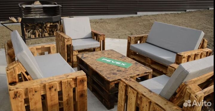 Диван из поддонов, шезлонг пляжный складной итд