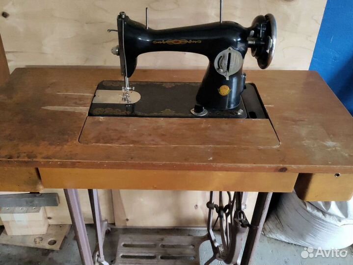 Швейная машина Подольск с ножным приводом
