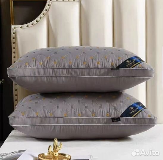 Подушка фирменная Hilton