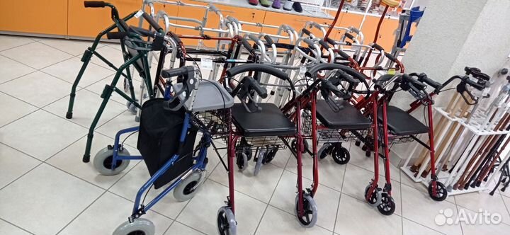 Кресло-туалет с санитарным оснащением