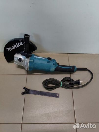 Угловая шлифмашина Makita GA9050