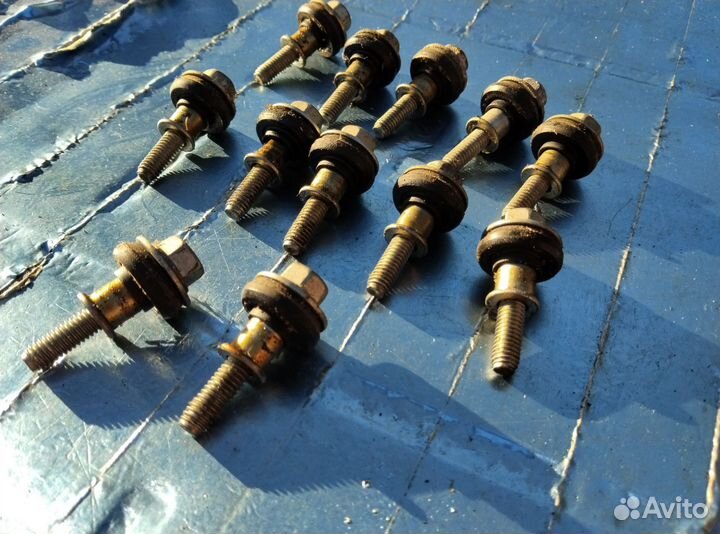 Болт клапанной крышки Land Rover LR011350