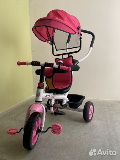 Детский трехколесный велосипед с ручкой