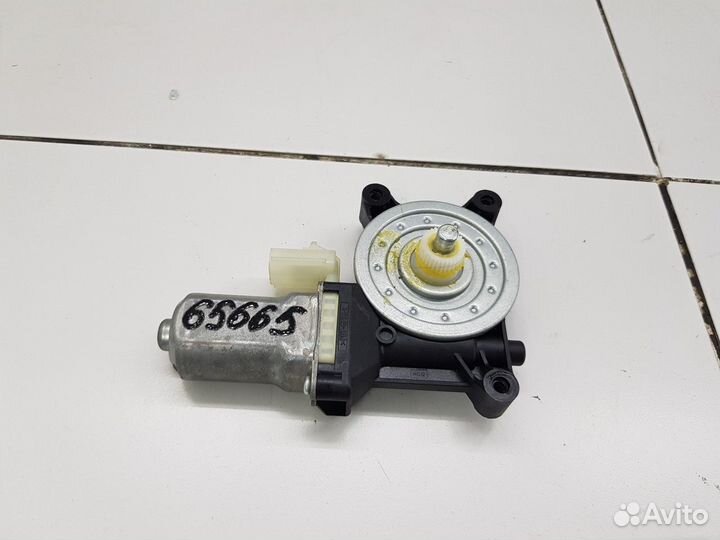 Моторчик стеклоподъемника задней правой двери