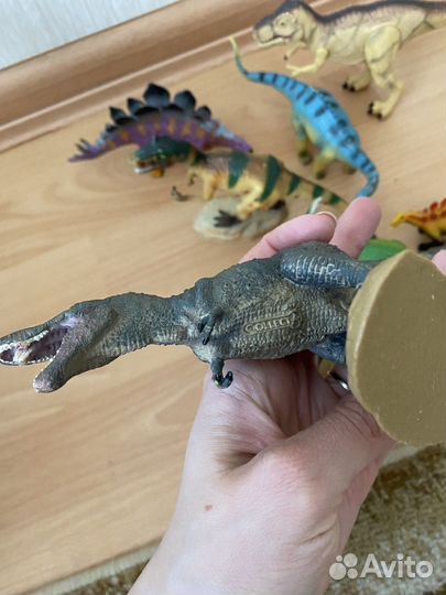 Фигурки динозавров
