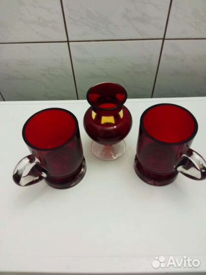 Вазочка и кружки пивные