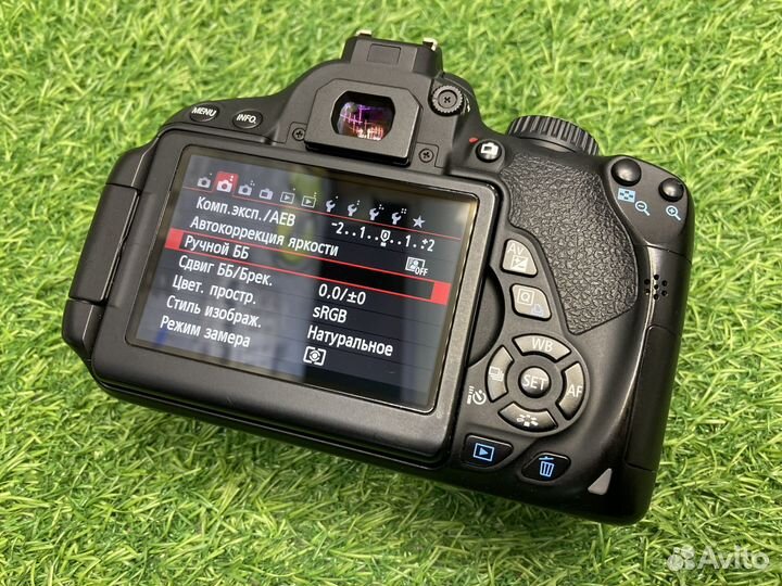 Canon 650D Kit 18-55mm 3.5-5.6 III 21.000 кадров