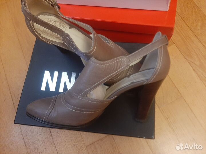 Туфли на высоком каблуке