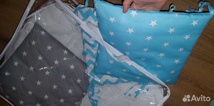 Новый красивый комплект в детскую кроватку