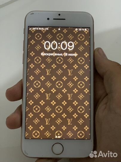 Телефон iPhone 8