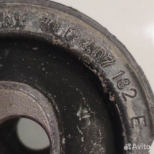 Сайлентблок переднего рычага Touareg