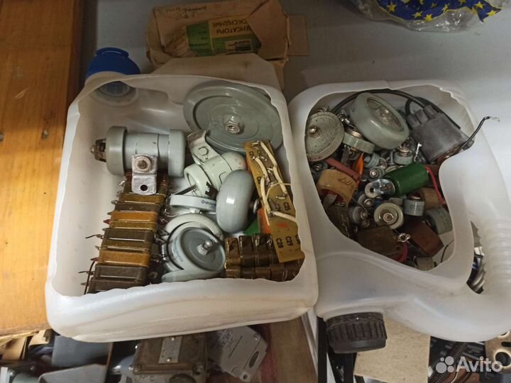 Конденсаторы разные много