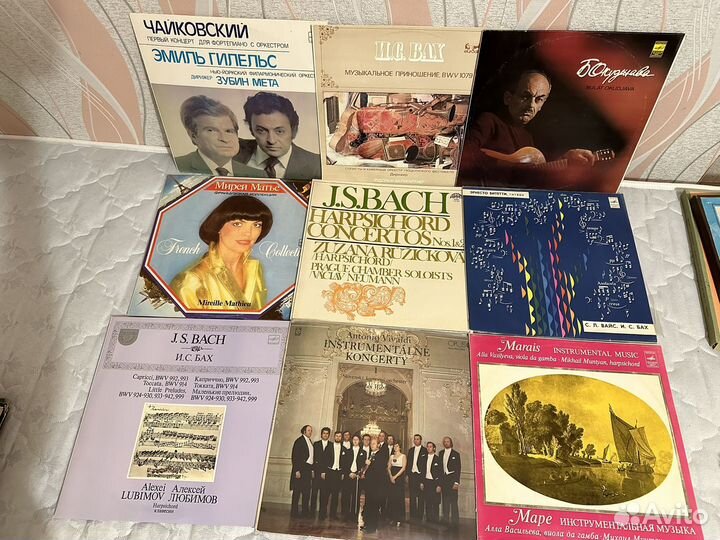 Виниловые пластинки много