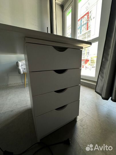 Маникюрный стол с вытяжкой бу