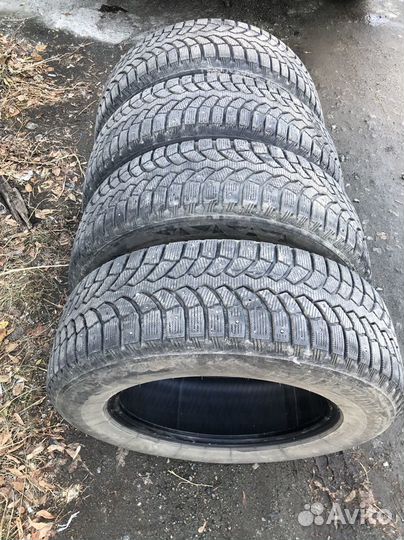 Bridgestone Blizzak Spike-01 235/65 R17 108T