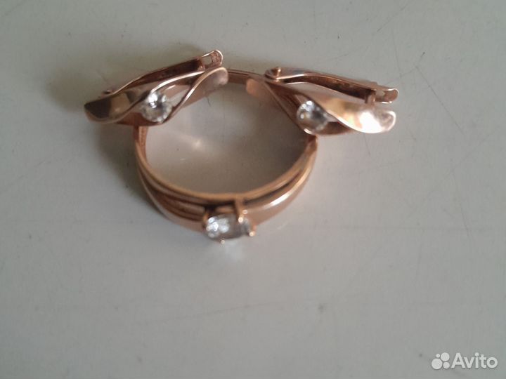 Золотые серьги и кольцо