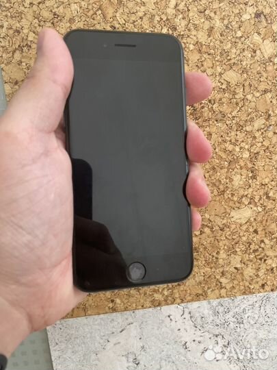 iPhone 8, 64 ГБ