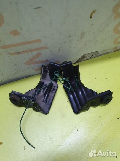 Кронштейн радиатора основного нижний Nissan Almera