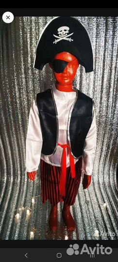 Новогодний костюм пират