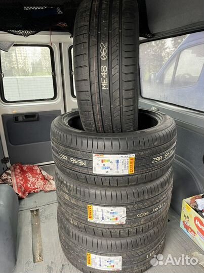 Pirelli P Zero PZ4 275/40 R22 и 315/35 R22 111Y