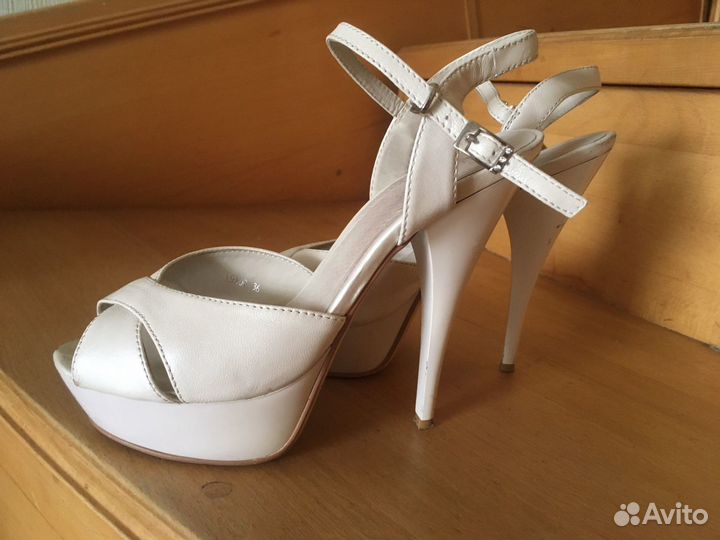 Босоножки NO ONE