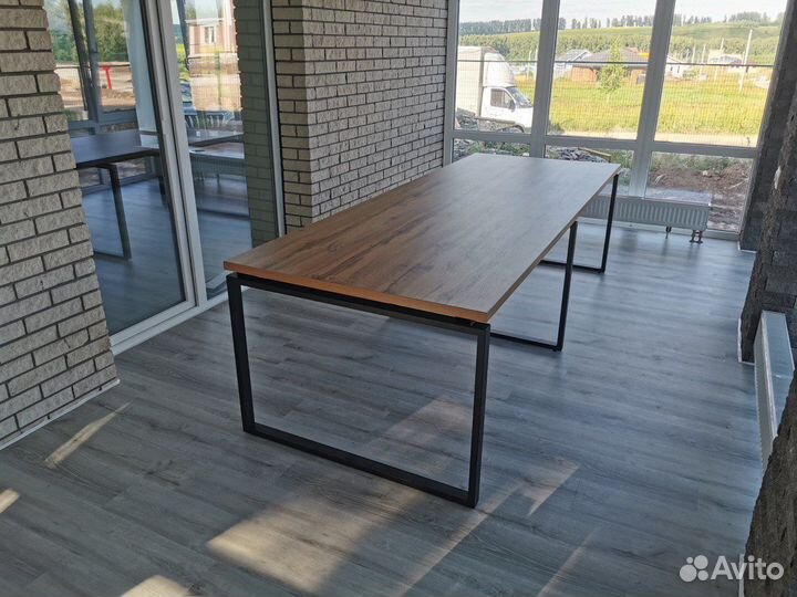 Стол переговоров