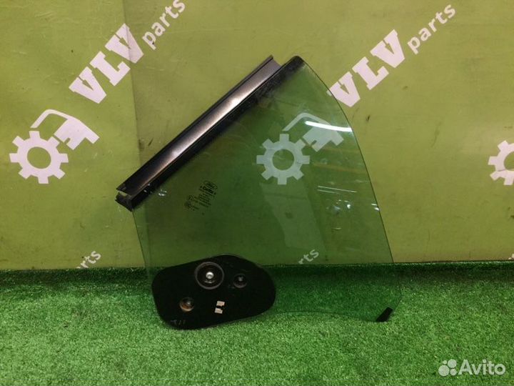 Стекло кузова левое Ford Mustang