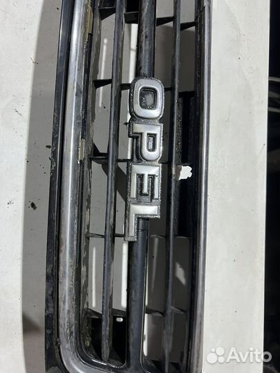 Opel monterey решетка радиатора 1998 год