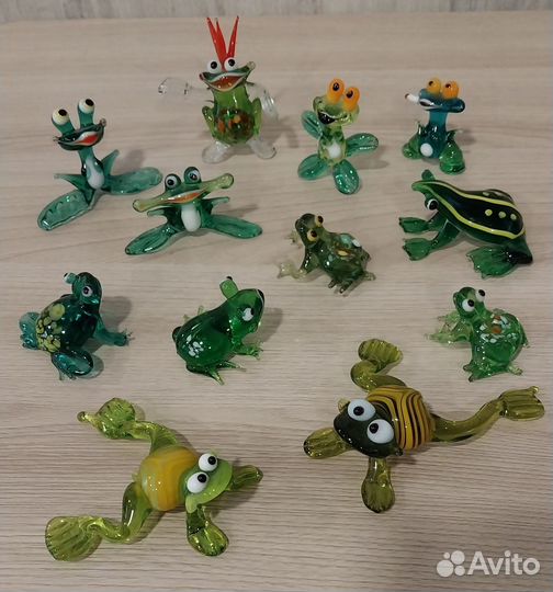 Фигурки коллекционные лягушек