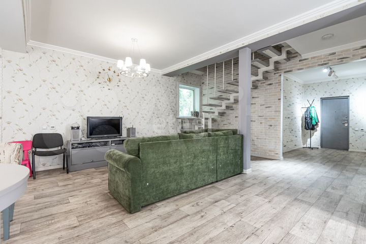 Дом 180 м² на участке 5,7 сот.