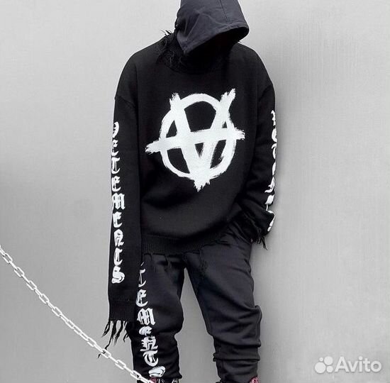 Свитер Vetements Anarchy Distressed