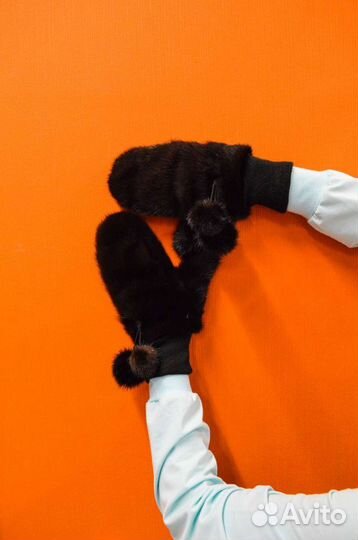 Норковые варежки новые